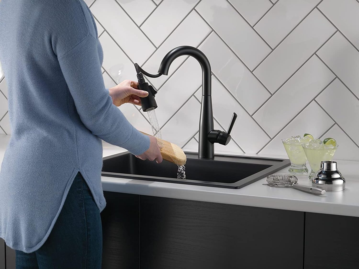 Lead-Free Brass Matte Black Kitchen Faucet with Pull Down Sprayer Pull Out Sink Faucet for Kitchen Magnetic Docking Spray Head