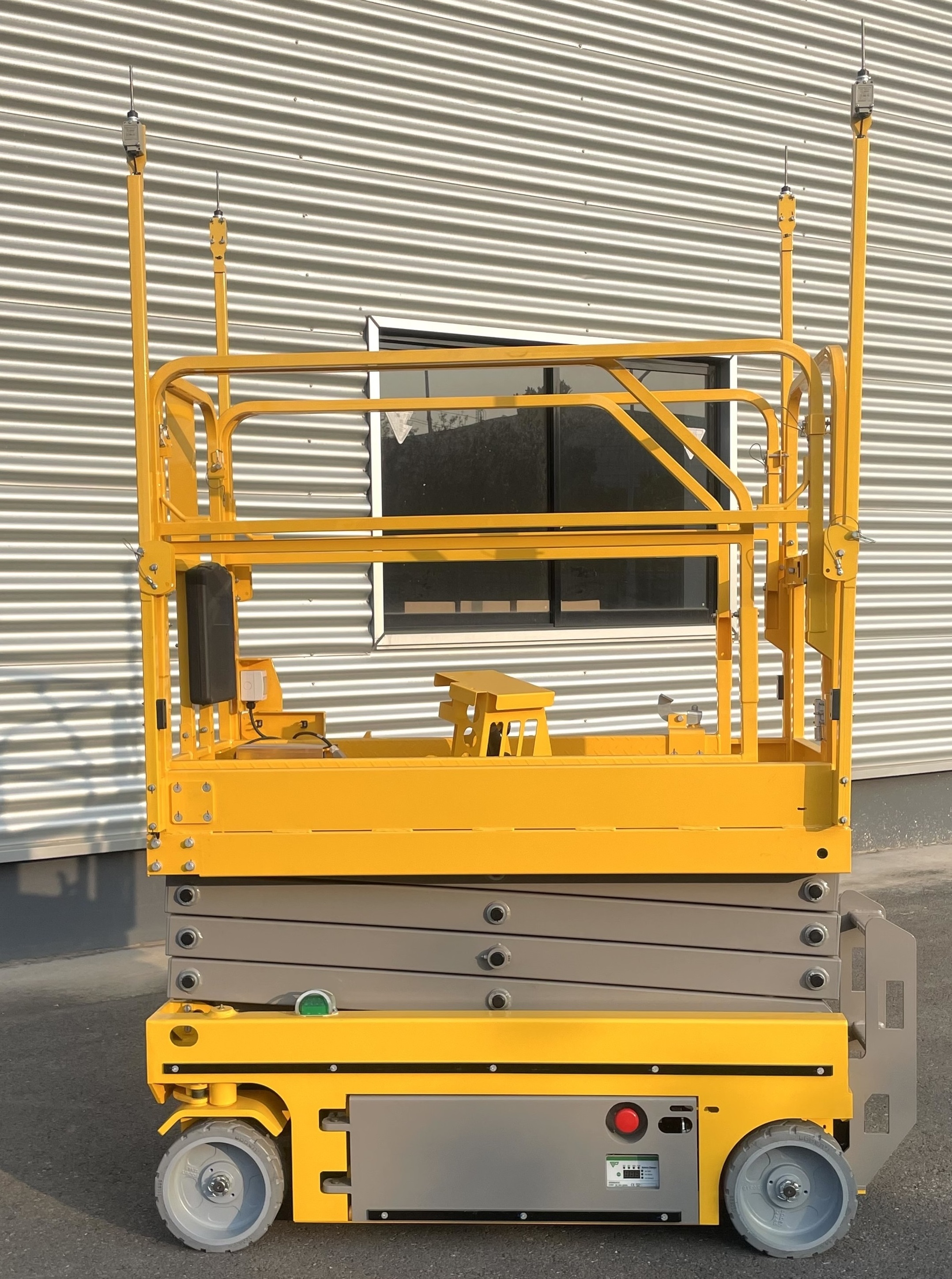 Aerial Work Platform 0607 Auto Boom Lift 6m Electric Hydraulic Mobile Scissor Lift For Sale