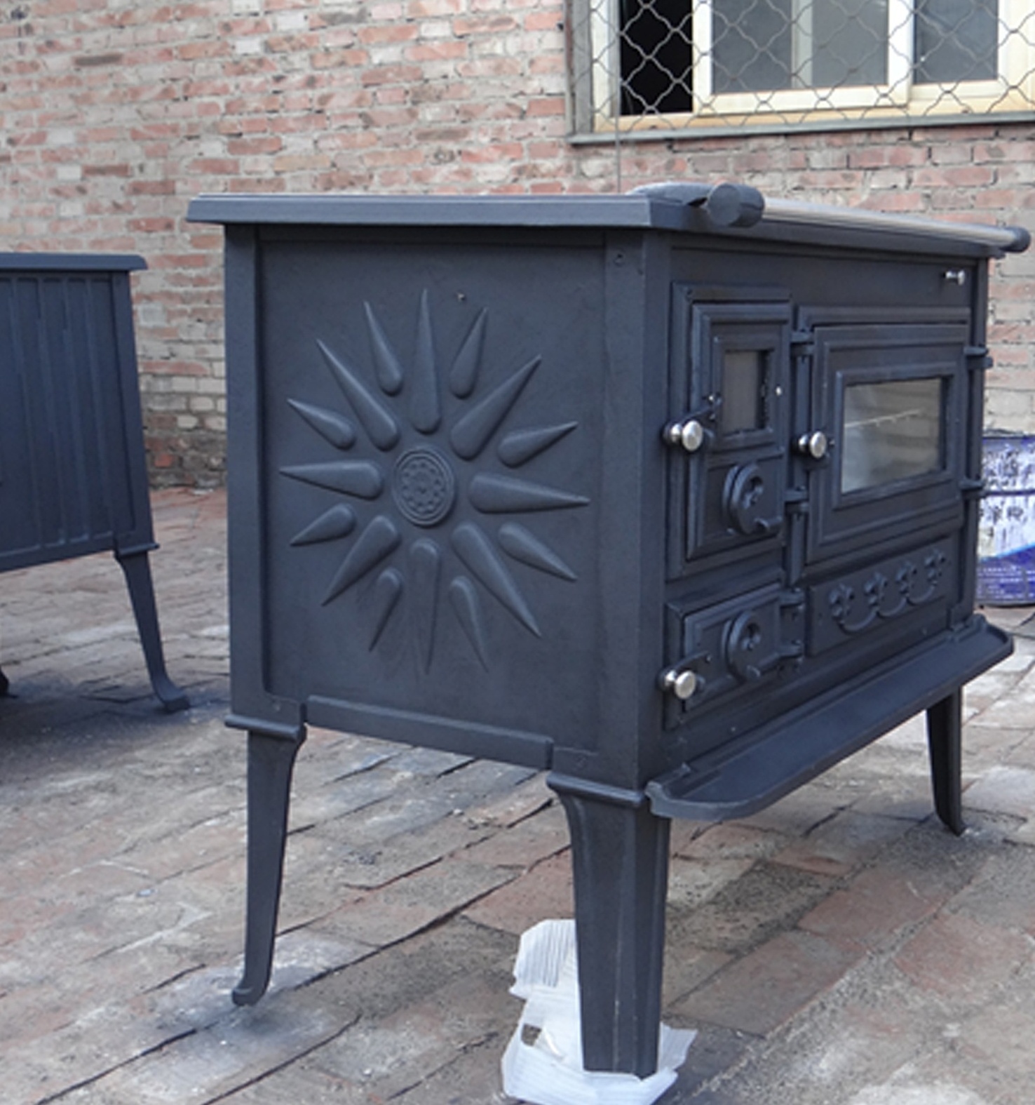 Factory direct selling cast iron wood burning stove with oven (BSC003)