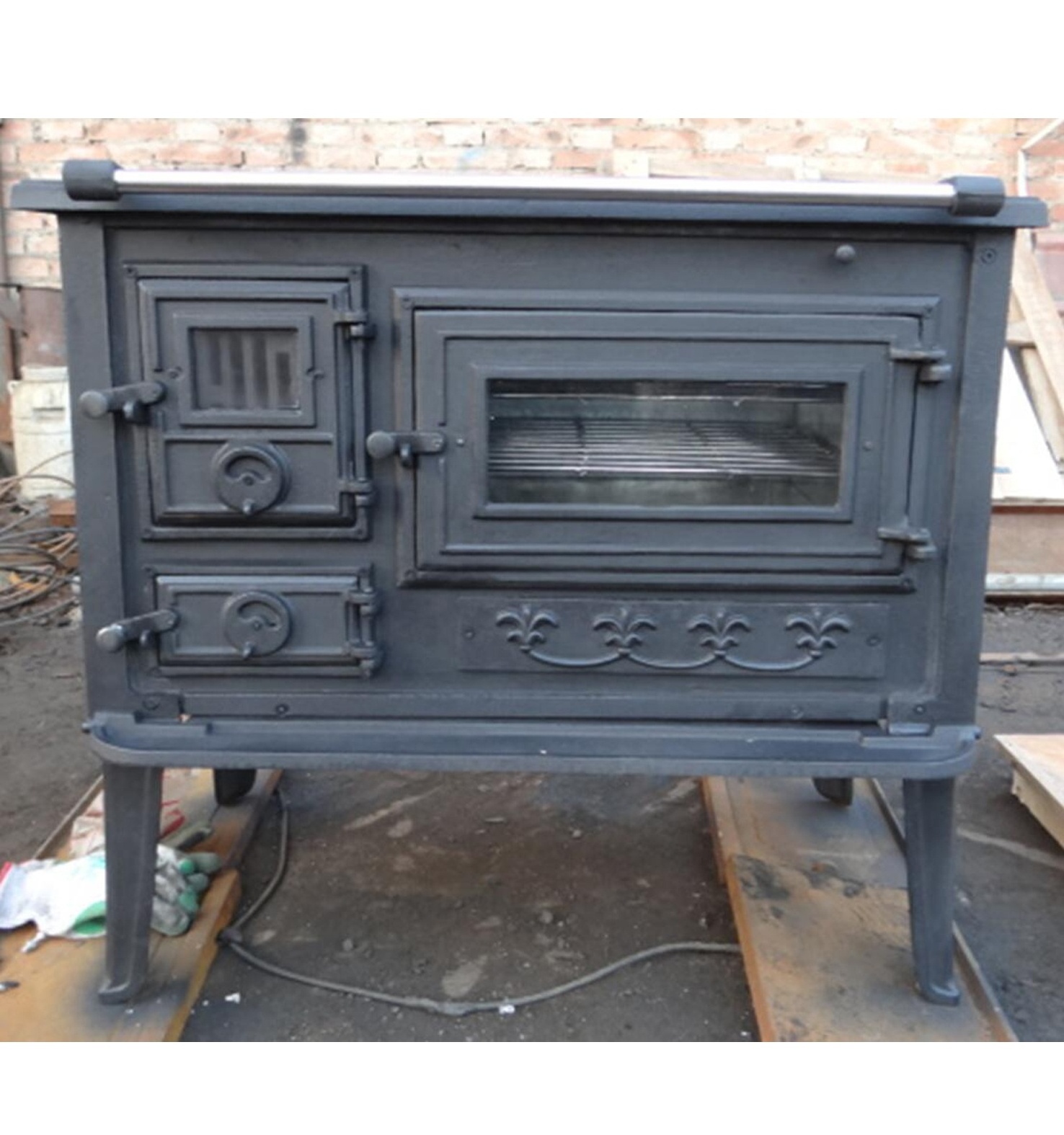 Factory direct selling cast iron wood burning stove with oven (BSC003)