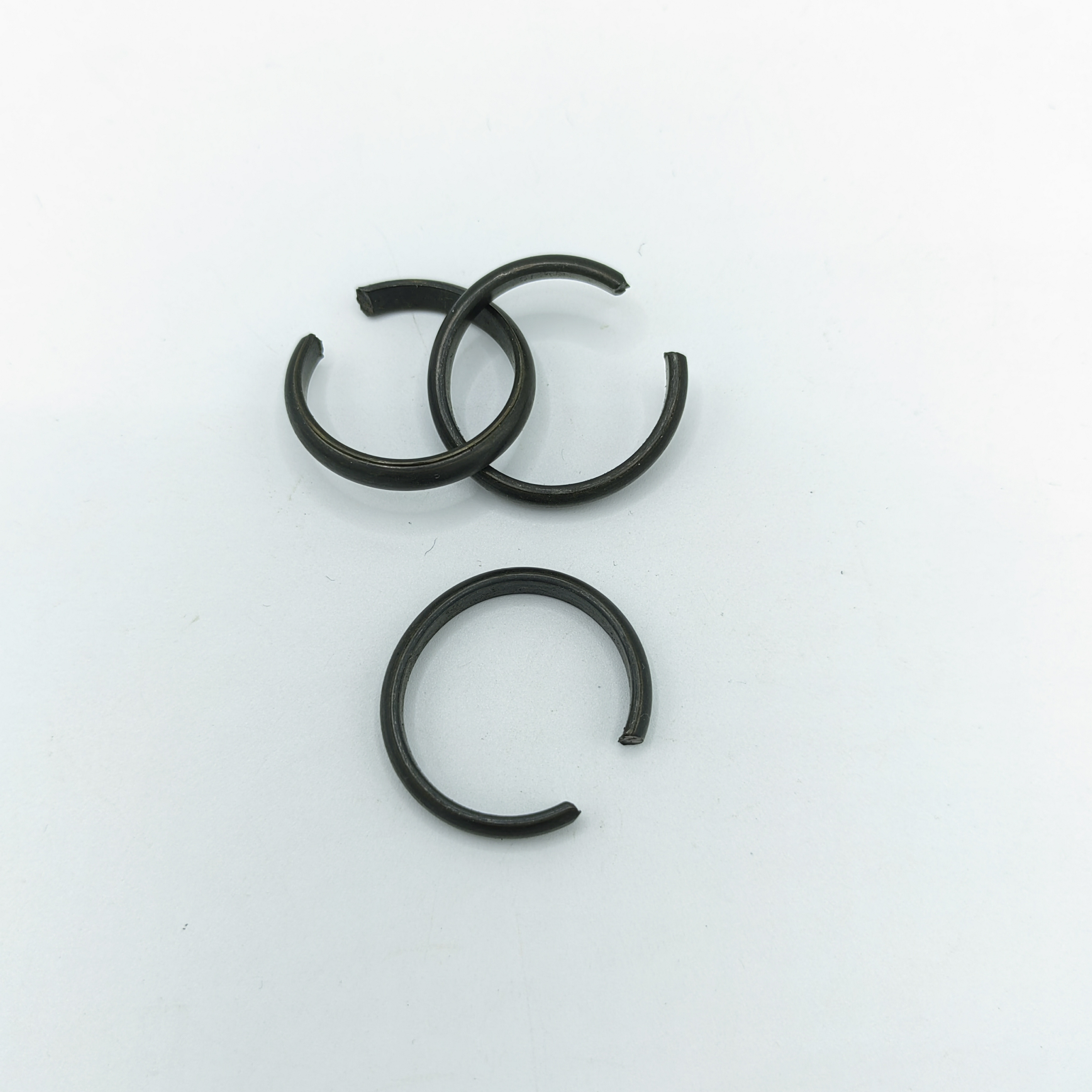 Customized stainless steel carbon steel spring with circular semi-circular wire snap ring for shaft