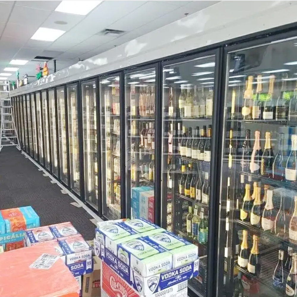 Display walk in cooler freezer with glass door