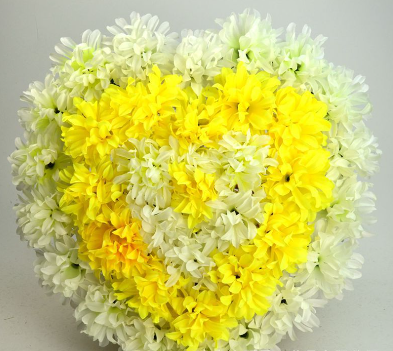 Heart Shaped Wreath Chrysanthemum Artificial Door Wreath for Home Wedding Valentine's Day Funeral Decoration