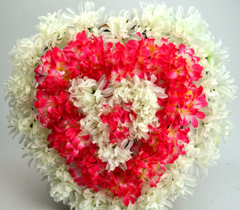 Heart Shaped Wreath Chrysanthemum Artificial Door Wreath for Home Wedding Valentine's Day Funeral Decoration