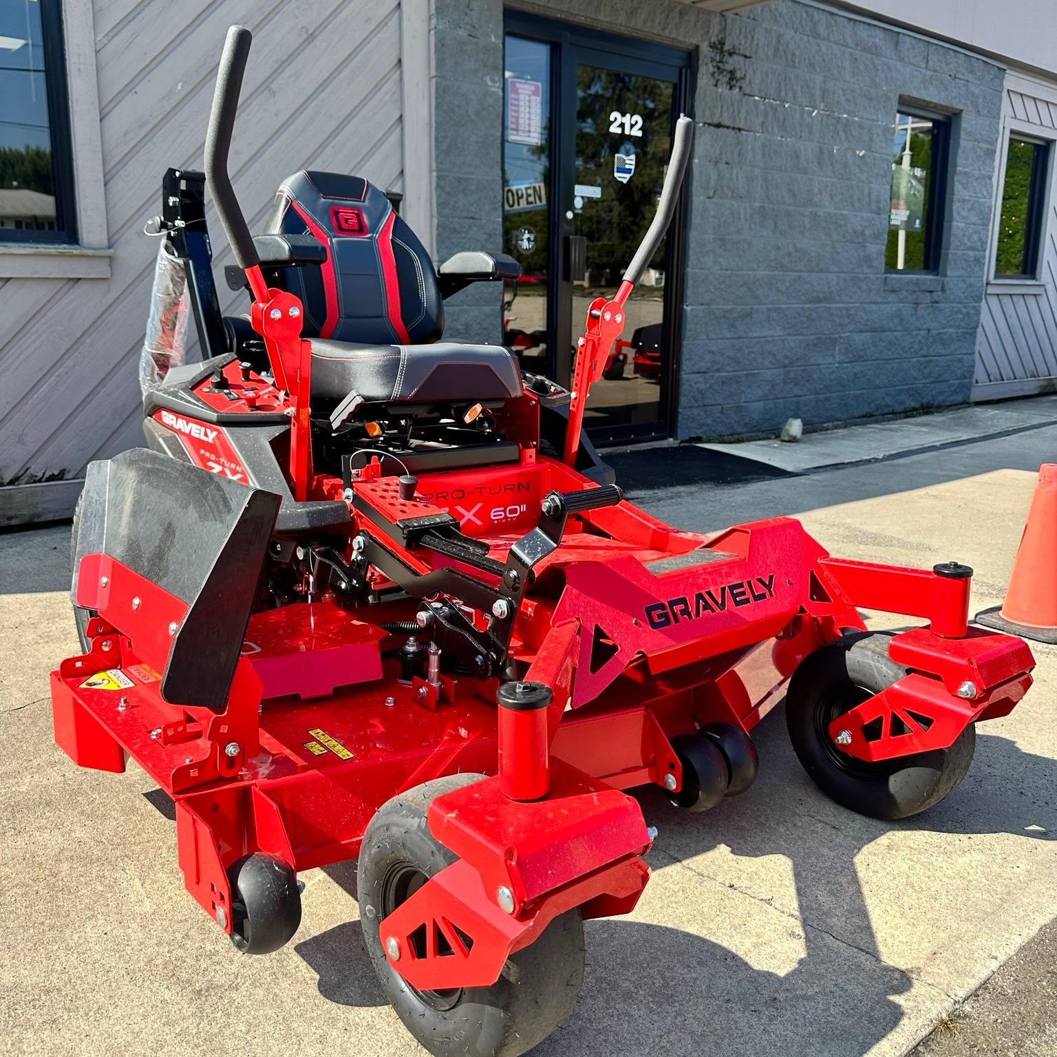 New Speedy Zero Turn Gravely Lawn Mower 52-in 23-HP V-twin Zero-turn Lawn Mower For Garden And Commercial Use