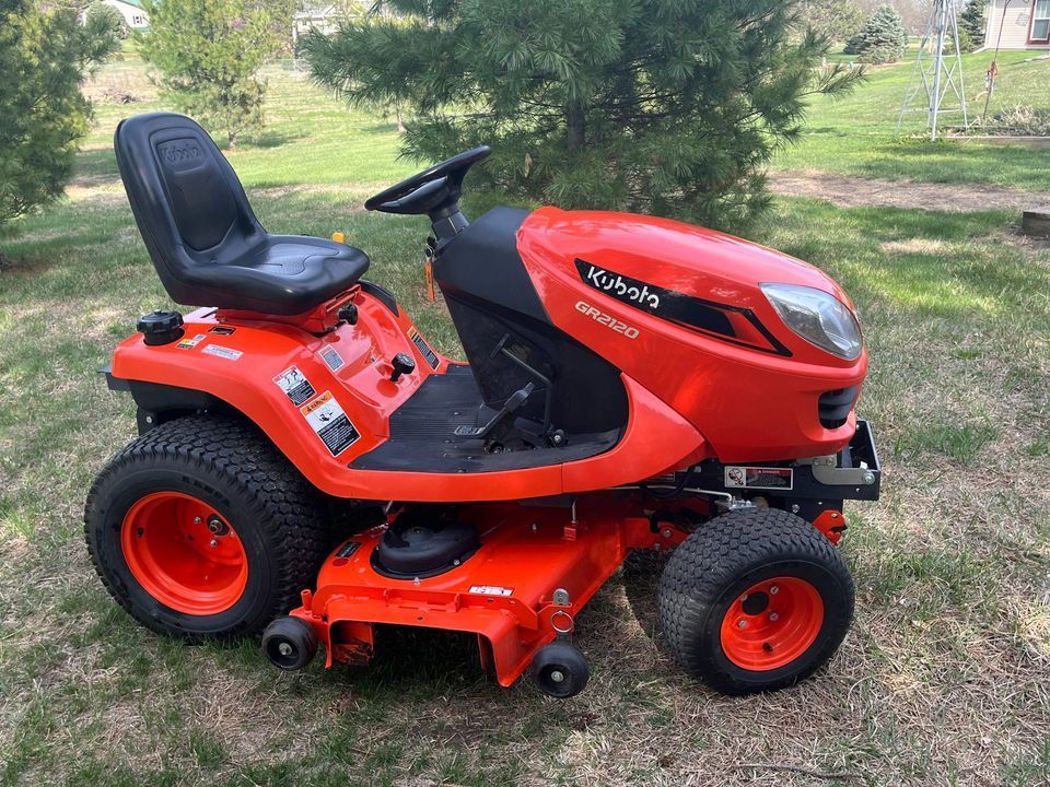 KUBOTA GR2120 Kubota lawn mower diesel engine performance come with grass picker