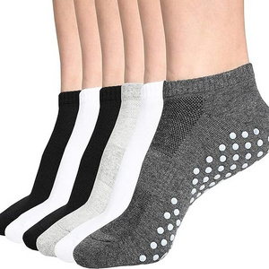 Custom Logo Men Women Ankle Crew Silicone Anti Slip Grip Sock Organic Cotton Pilates Yoga Sports Non-slip Soccer Socks Short