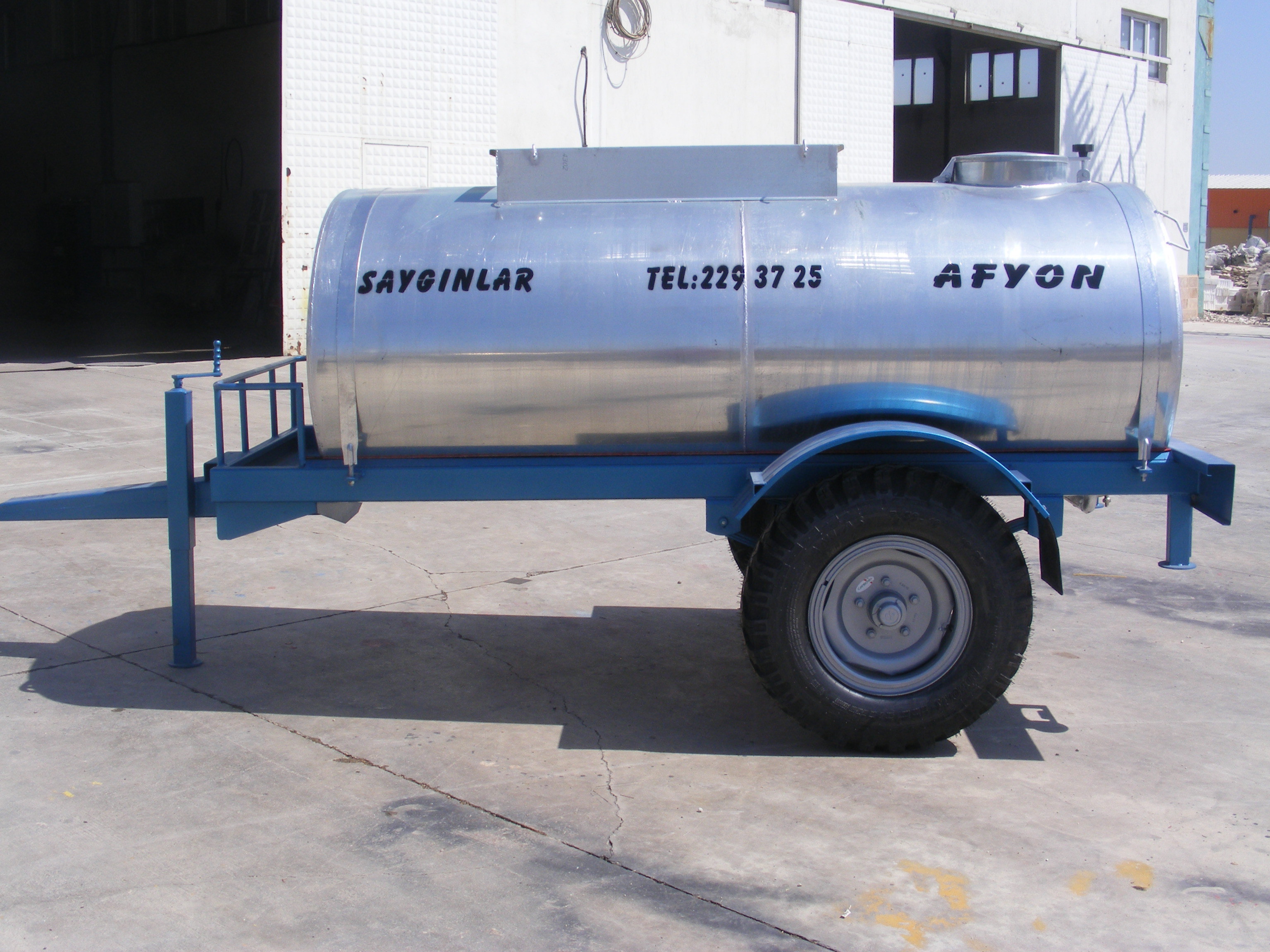 Galvanized Single Axle Tractor Mounted Water Bowsers 3 Tones Tractor Water Tanker