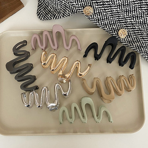 Matte Metal Large Claw Clips for Thick Hair Elegant Unique Wavy Vintage Hair Claw for Women Long Hair Claw Clip Gold