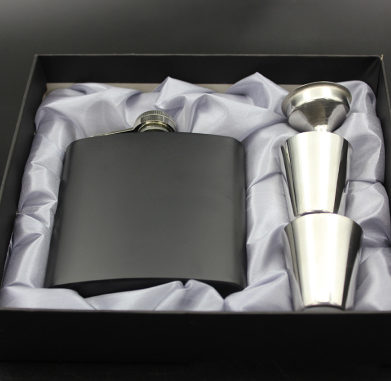 Factory wholesale classic matte black water bottle 6oz liquor hip flask gift set man stainless steel whiskey alcohol hip flask