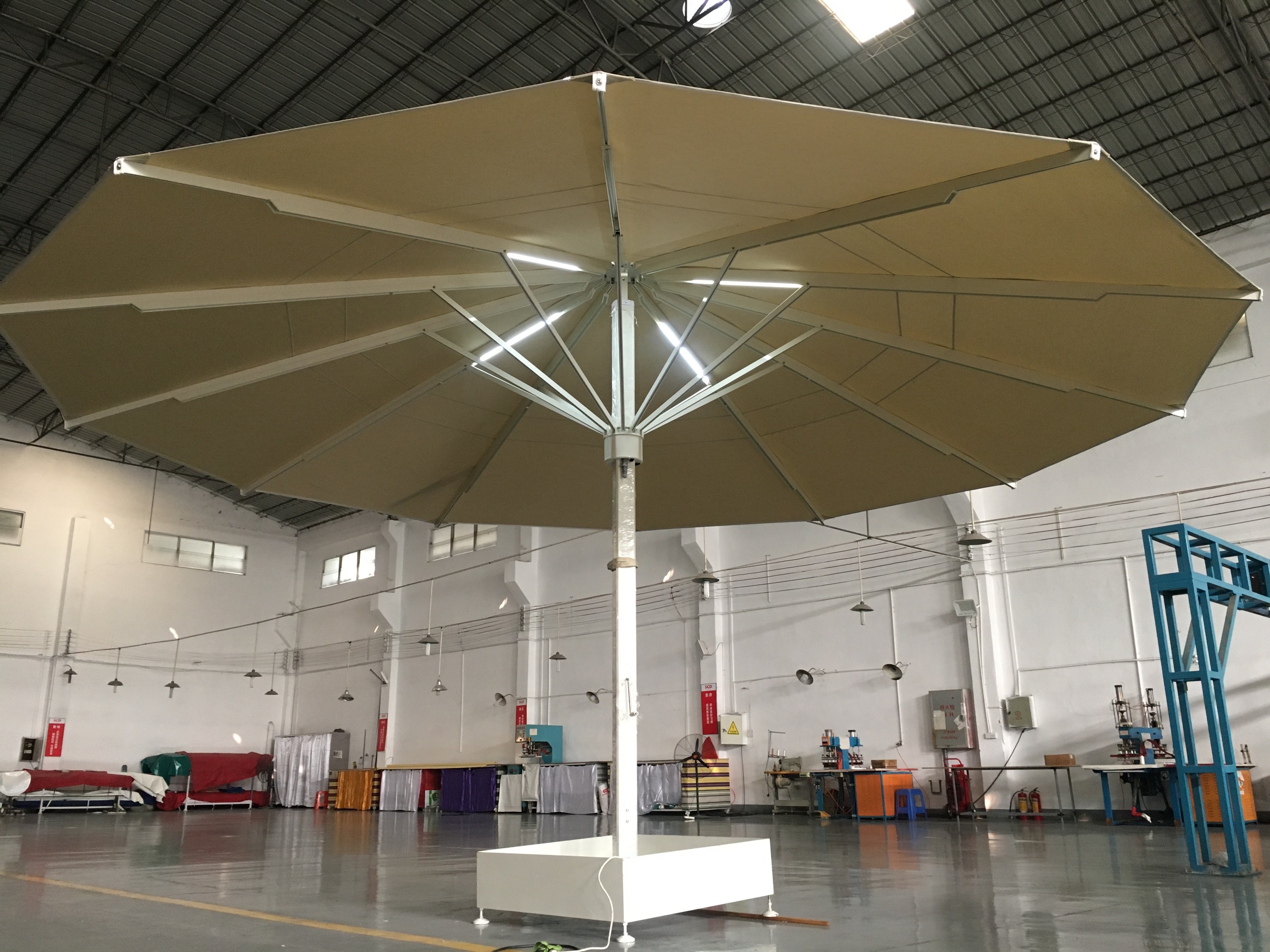 7M Outdoor Furniture LED Umbrella parasol umbrella supplier Outdoor large Patio Big cafe hotel Umbrella outdoor for restaurant