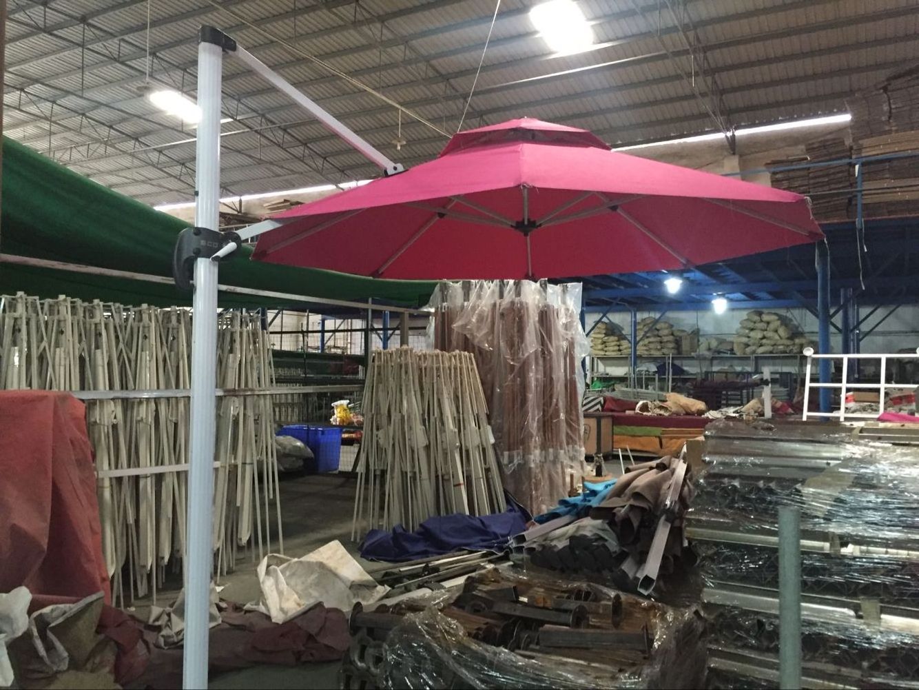 Big Size Factory Price Waterproof Polyester White Aluminum Frame Cantilever Patio Roman Umbrellas