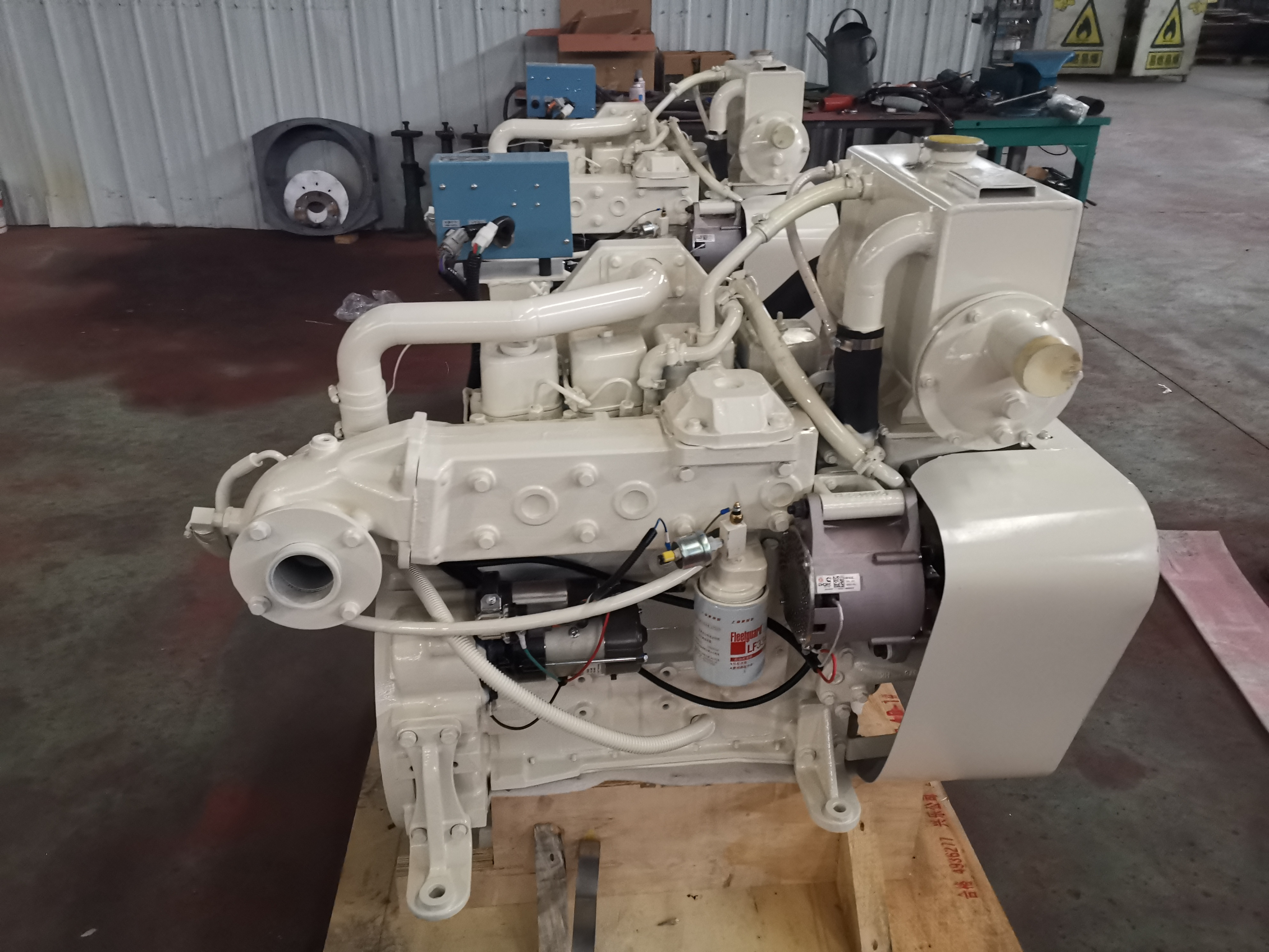 Hot sales 4 cylinder 4 stroke 85hp water cooled diesel engine 4BT3.9-M85 for marine