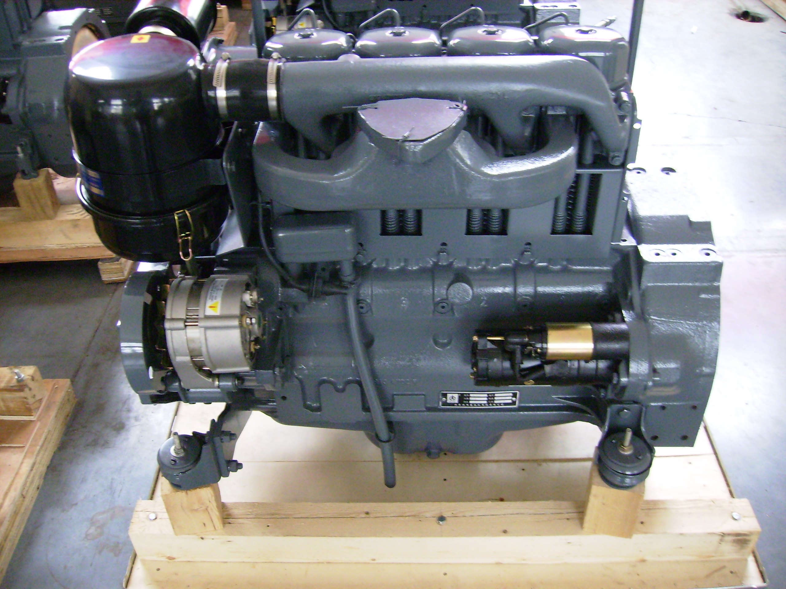 Original and brand new 4 cylinders Deutz diesel engine F4L912 series