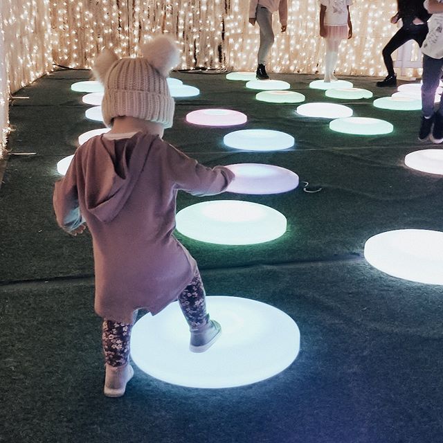 Children's Amusement Park Glowing Interactive Led Floor Tiles Game Luxury Party Light Up Sensitive Led Round Dance Floor Tiles