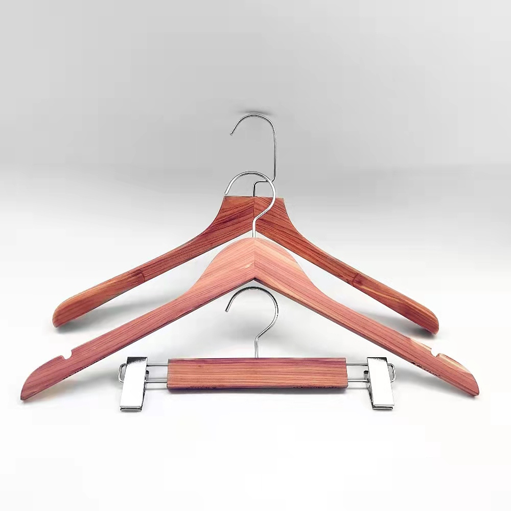 Customized Logo Natural Cedar Wooden Luxury Antique Wide Shoulder Wooden Suit Coat Cedar Clothes Hangers