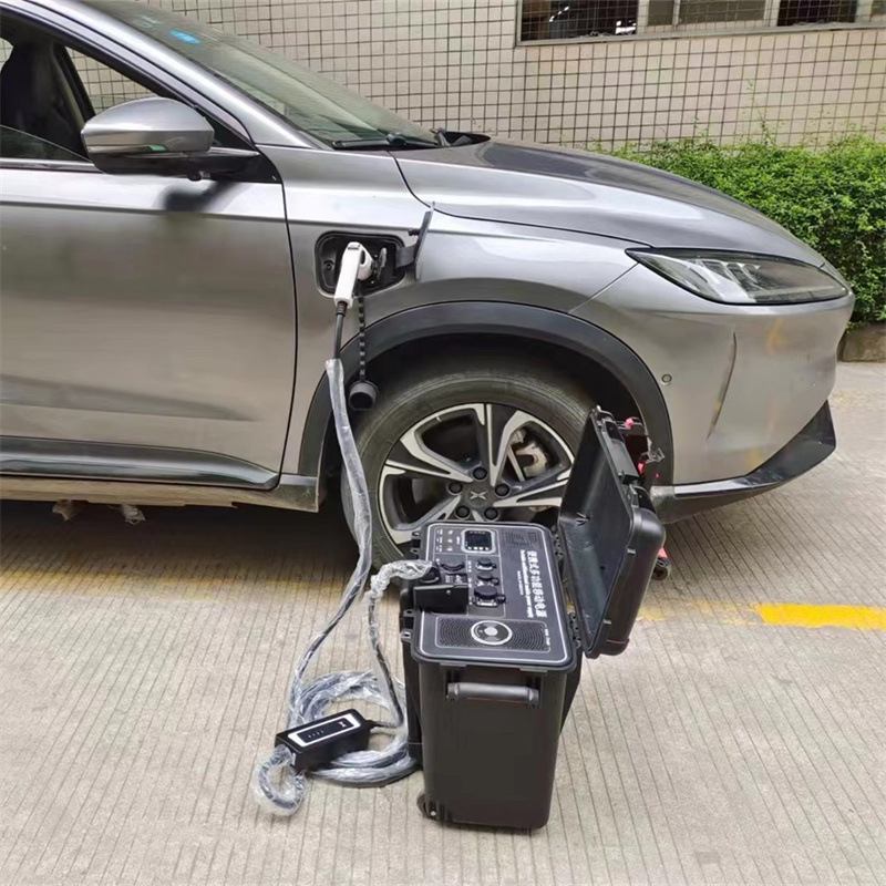 Multifunction 4Kwh Portable Ev Charger 7kw 32A EV Charger Station With Battery EV Car Emergency Power Bank