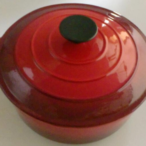 4.7L  enamel cast iron cassrole with lid 26cm