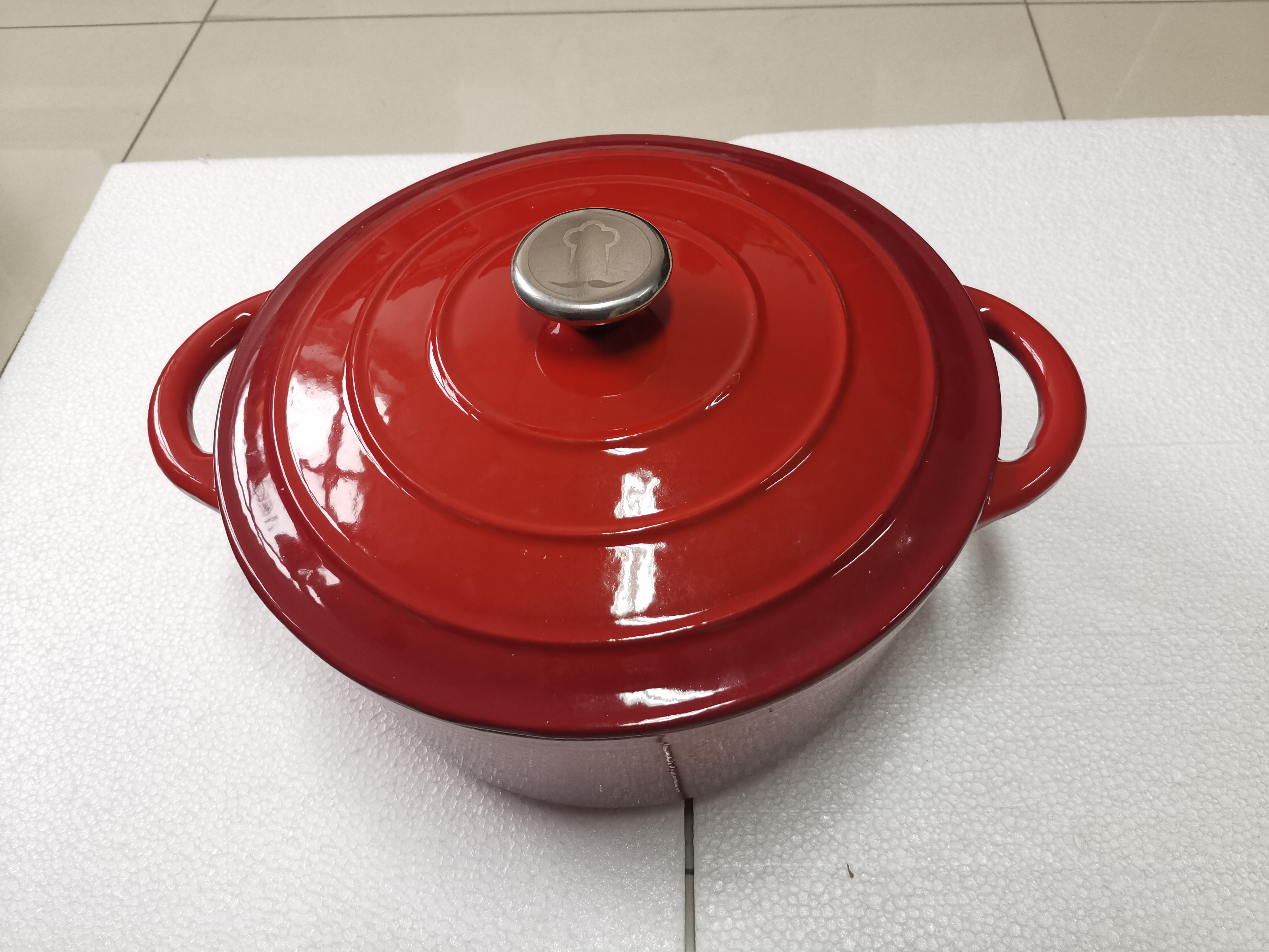 4.7L  enamel cast iron cassrole with lid 26cm