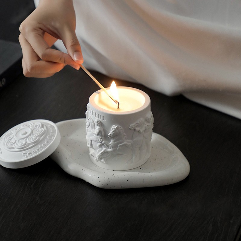 Wholesale Romanesque style Embossed Sculpture White Jar Soy Wax Scented Candle With Lid