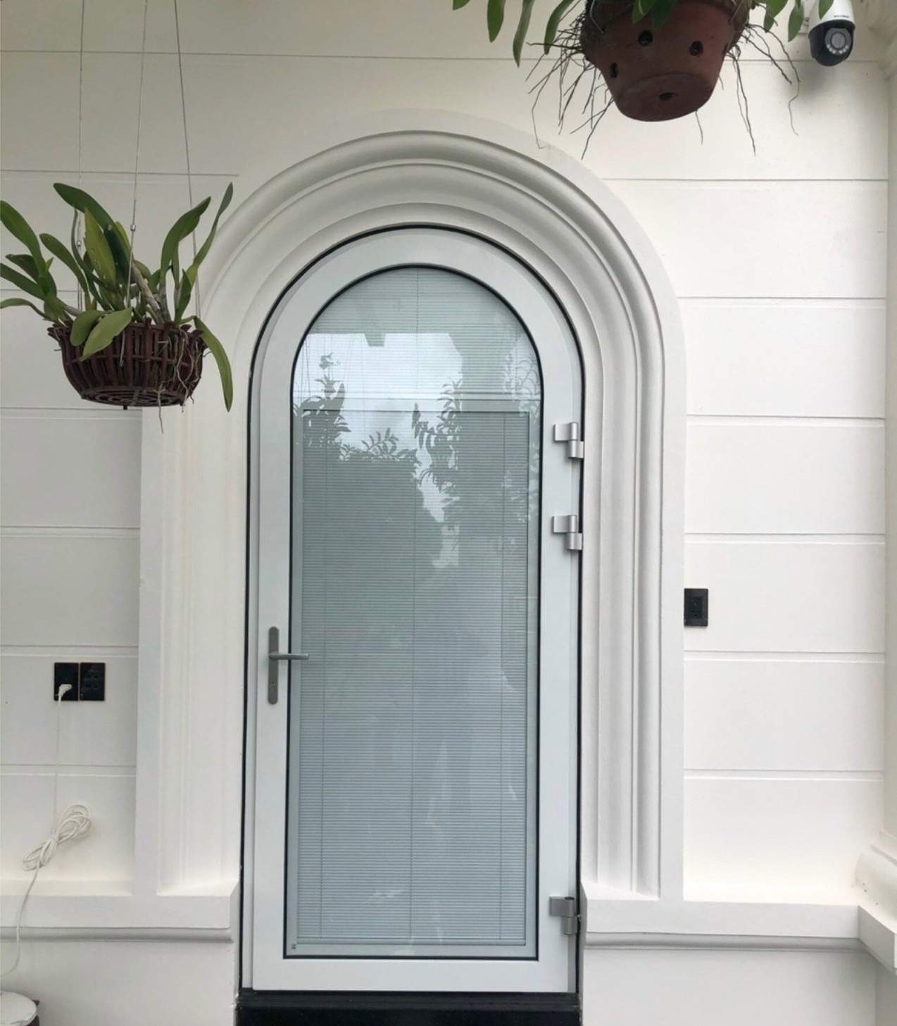 Special Shape Simple Fashion Design Outward Opening Arc Aluminum Alloy Casement Door Doubles Swing  Aluminum