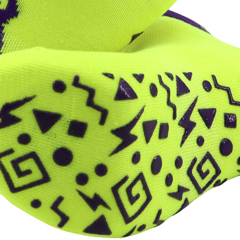 OEM bulk custom logo trampoline park socks indoor playground anti slip grip jump socks