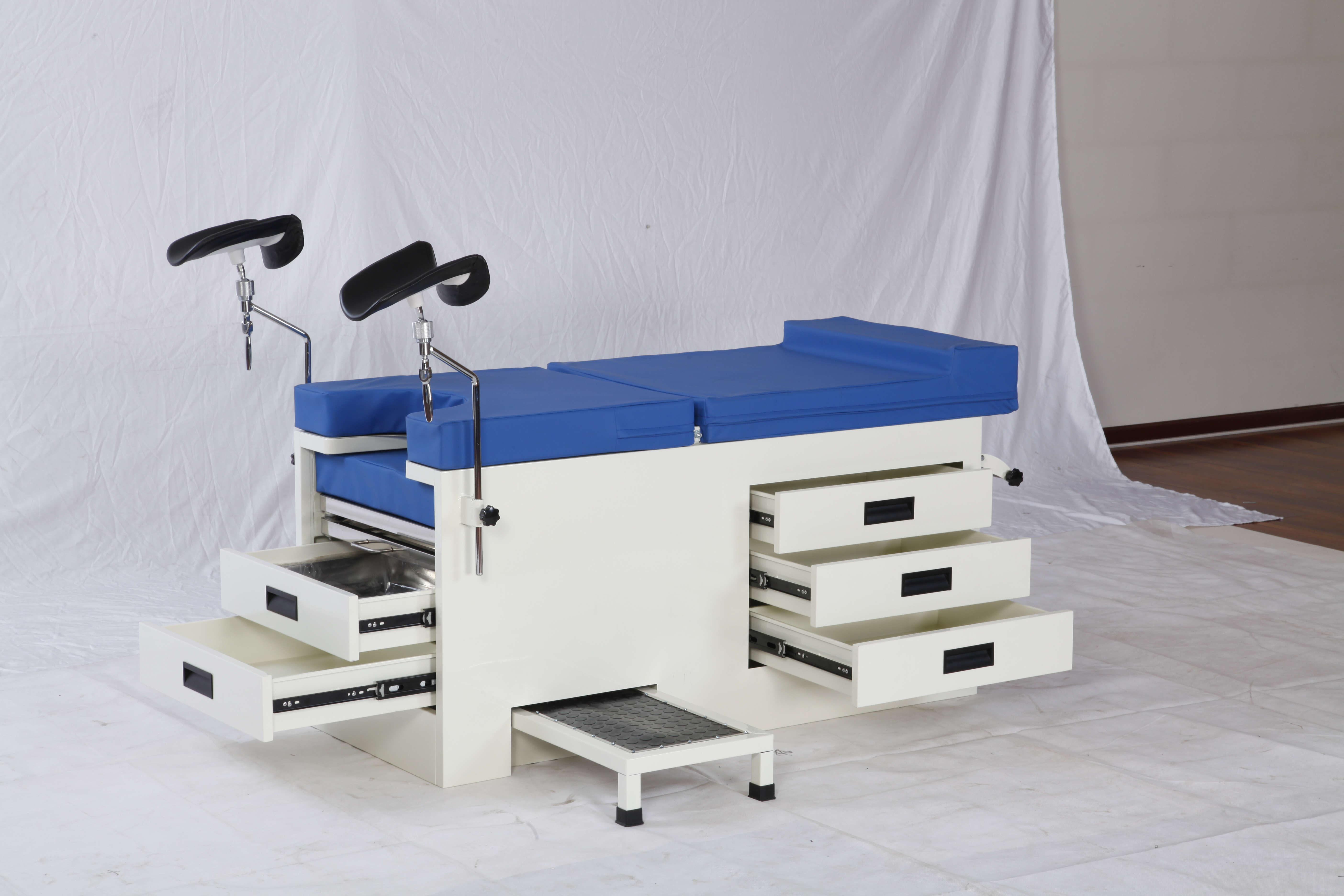 Best-selling instruction of manual Obstetric bed Medical gynaopathy Exam Table with stirrups