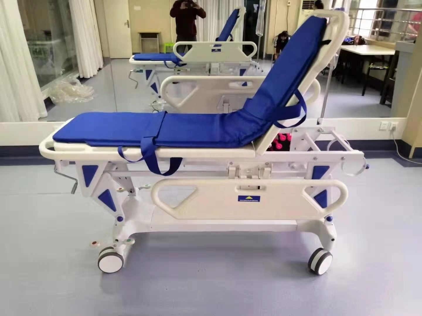 Hospital equipment Luxury patient hydraulic trolley ABS patient stretcher Emergency transfer Trolley  Ambulance Stretcher bed