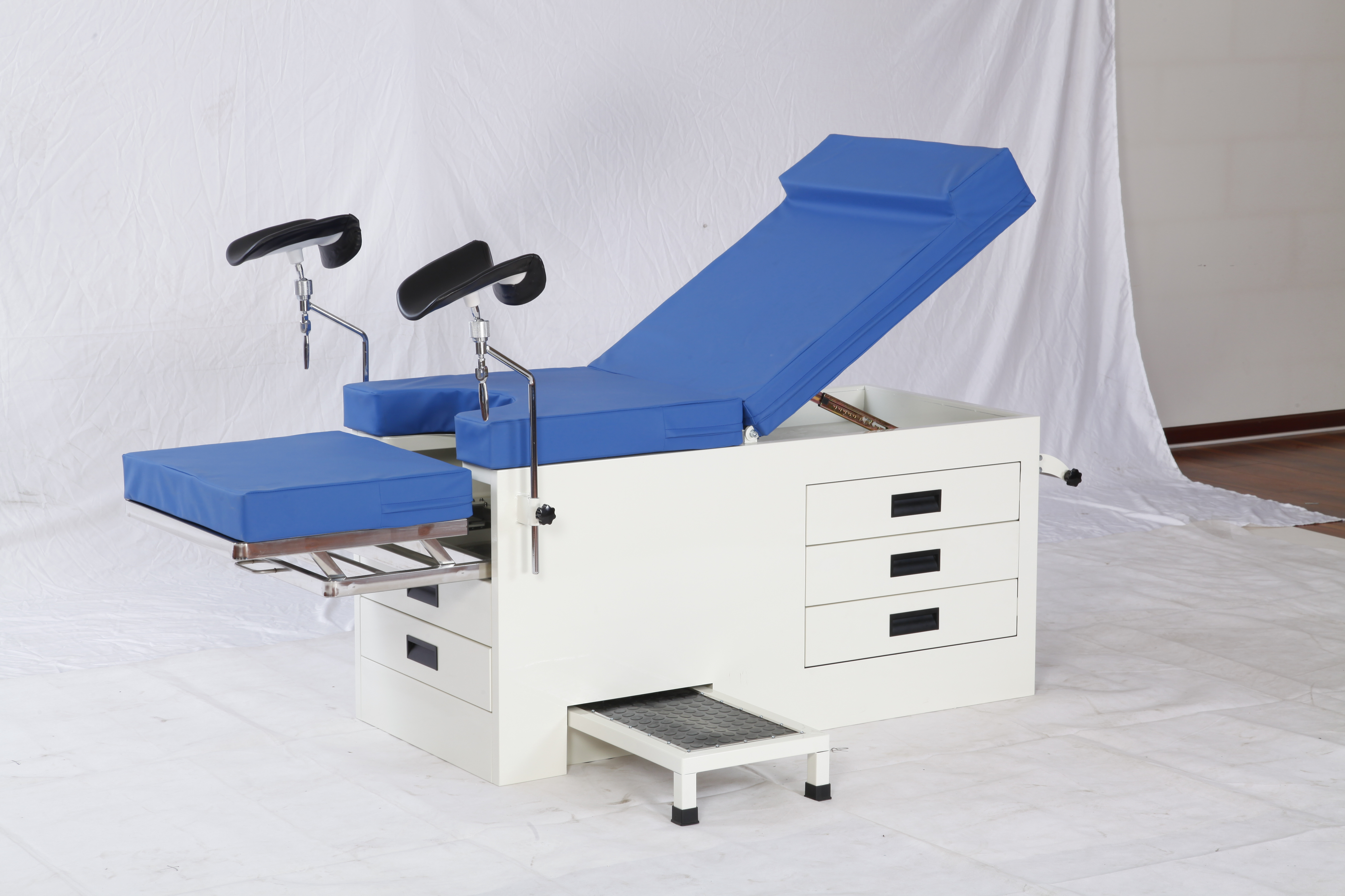 Best-selling instruction of manual Obstetric bed Medical gynaopathy Exam Table with stirrups