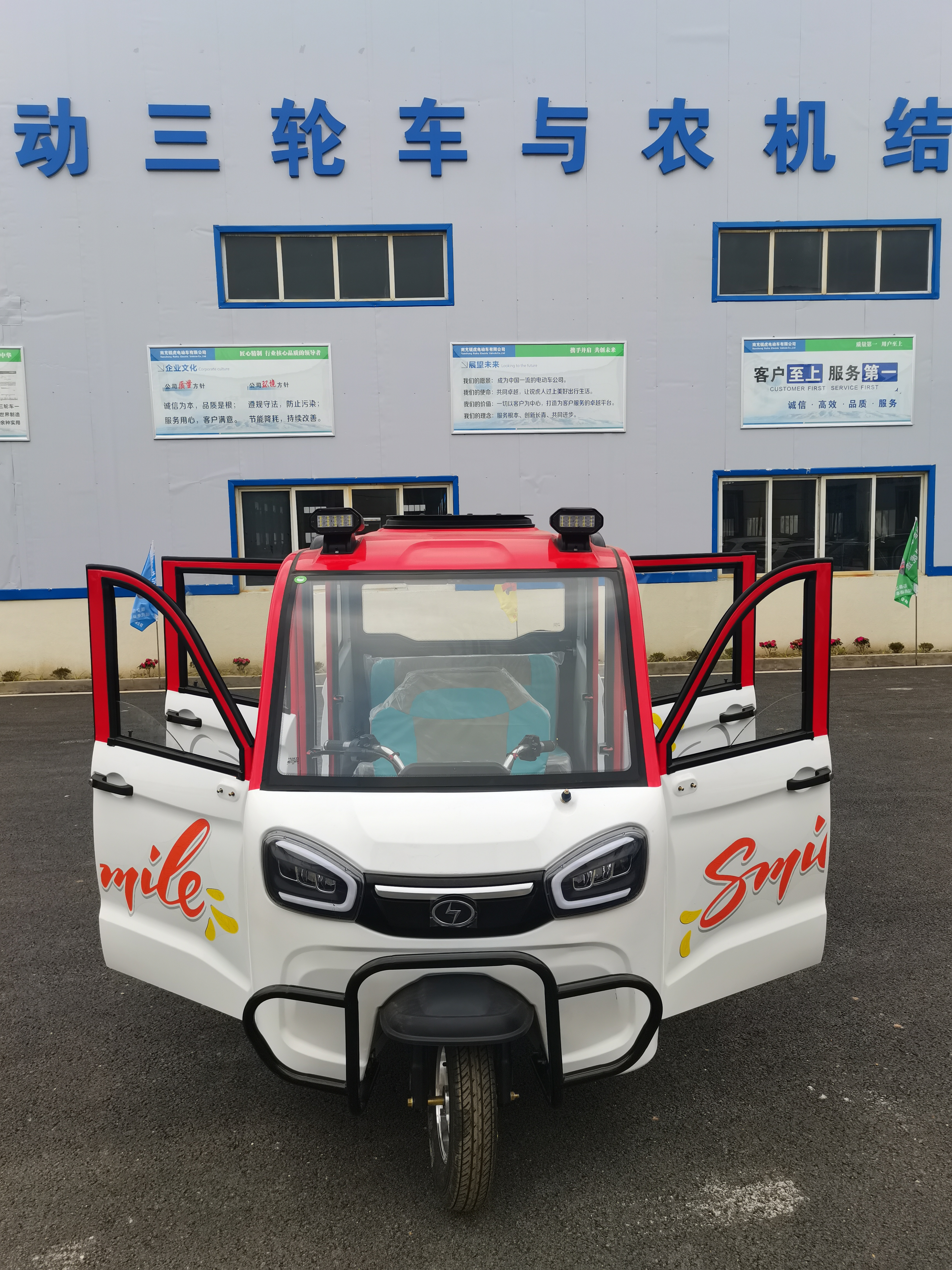 1200W 60V Electric Tricycles for Passenger Transportation Three-Wheeled Motorcycles and Taxis Comfortable and Eco-Friendly