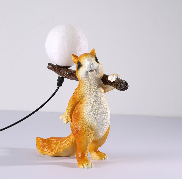 Nordic Creative Resin cartoon squirrel table lamp bedroom bedside cute creative  decoration night light