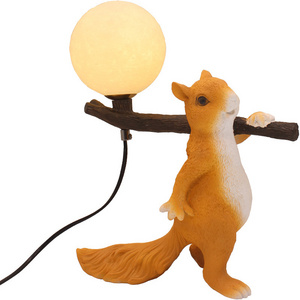 Nordic Creative Resin cartoon squirrel table lamp bedroom bedside cute creative  decoration night light