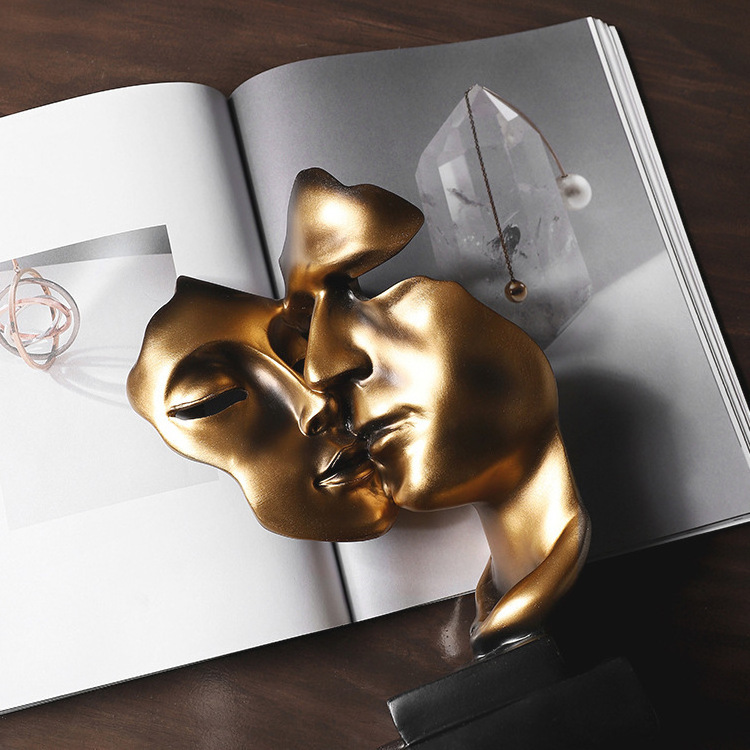 European lovers gold double-sided silence is a simple resin sculpture of gold home bedroom tabletop decoration