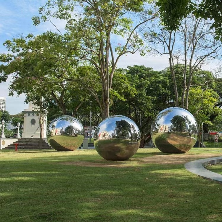 High Quality outdoor Large Garden  decorative hollow balls Large Stainless steel hollow sphere balls sphere