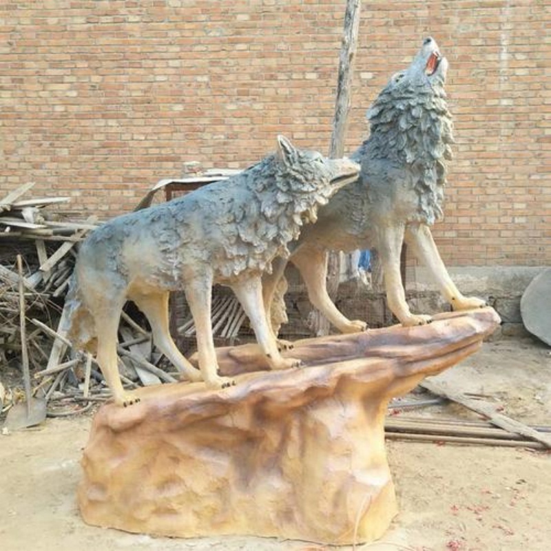 Customize hot sale life size resin animal statue Fiberglass Material wolf Fiberglass sculpture custom wolf statue