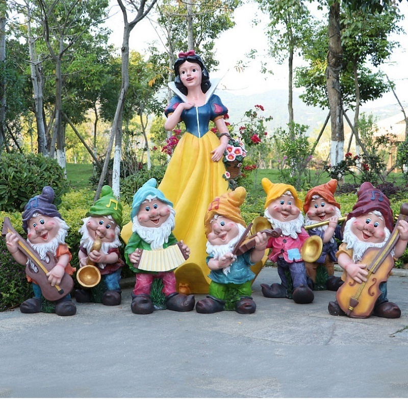 Custom Factory Fiberglass Cartoon Figure Bear Snow White Garden Big Resin Fiberglass Sculpture Realistic Outdoor Animal Statues