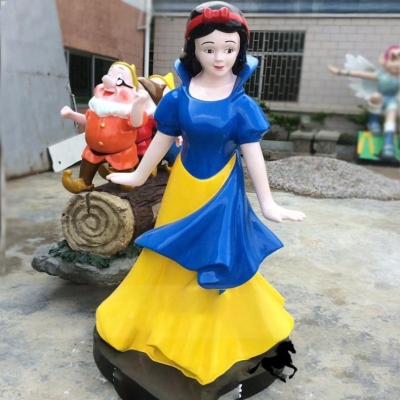 Custom Factory Fiberglass Cartoon Figure Bear Snow White Garden Big Resin Fiberglass Sculpture Realistic Outdoor Animal Statues