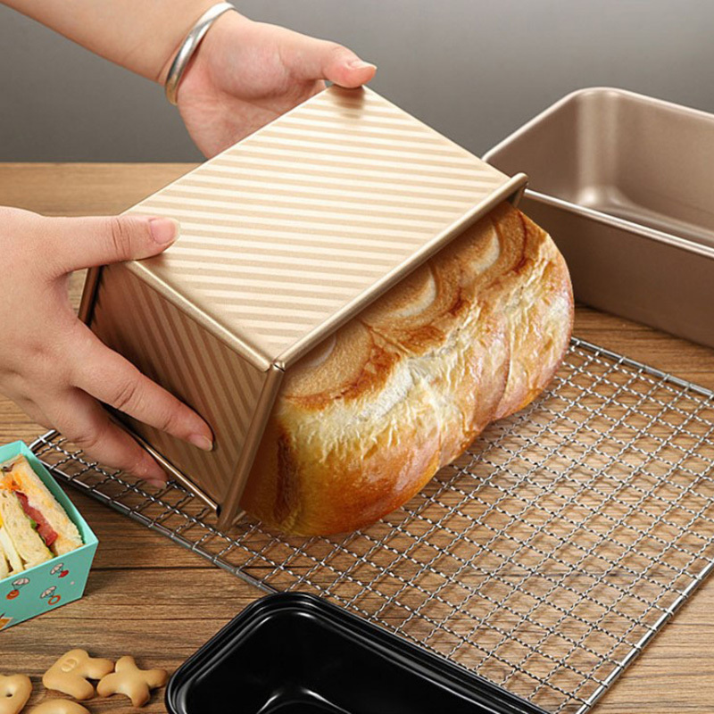 Home bakeware famiky nonstick  mould perforated Toast bread baking mold pan medium loaf pan with lid