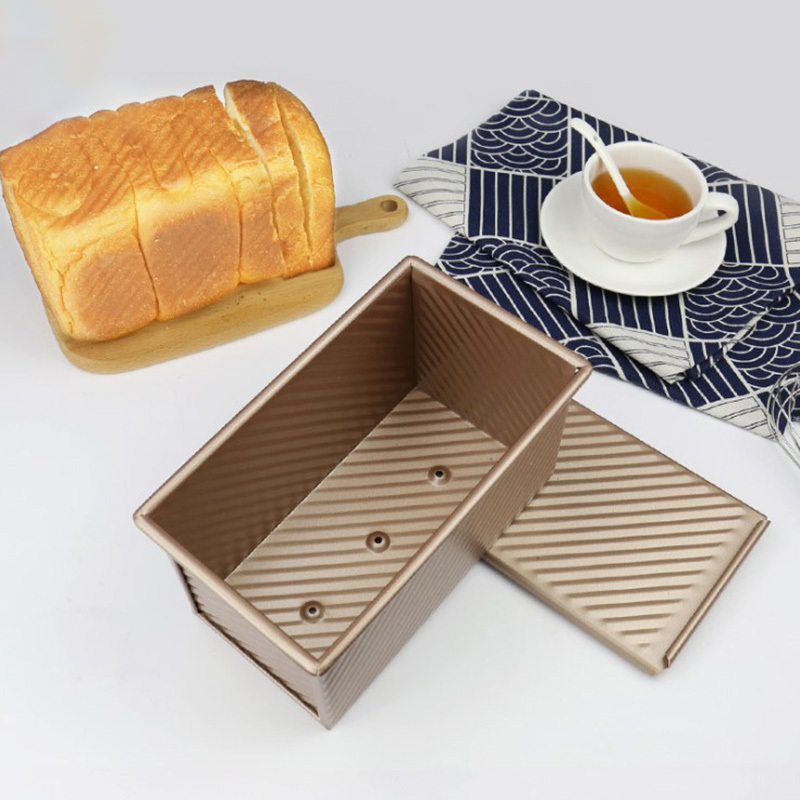 Home bakeware famiky nonstick  mould perforated Toast bread baking mold pan medium loaf pan with lid