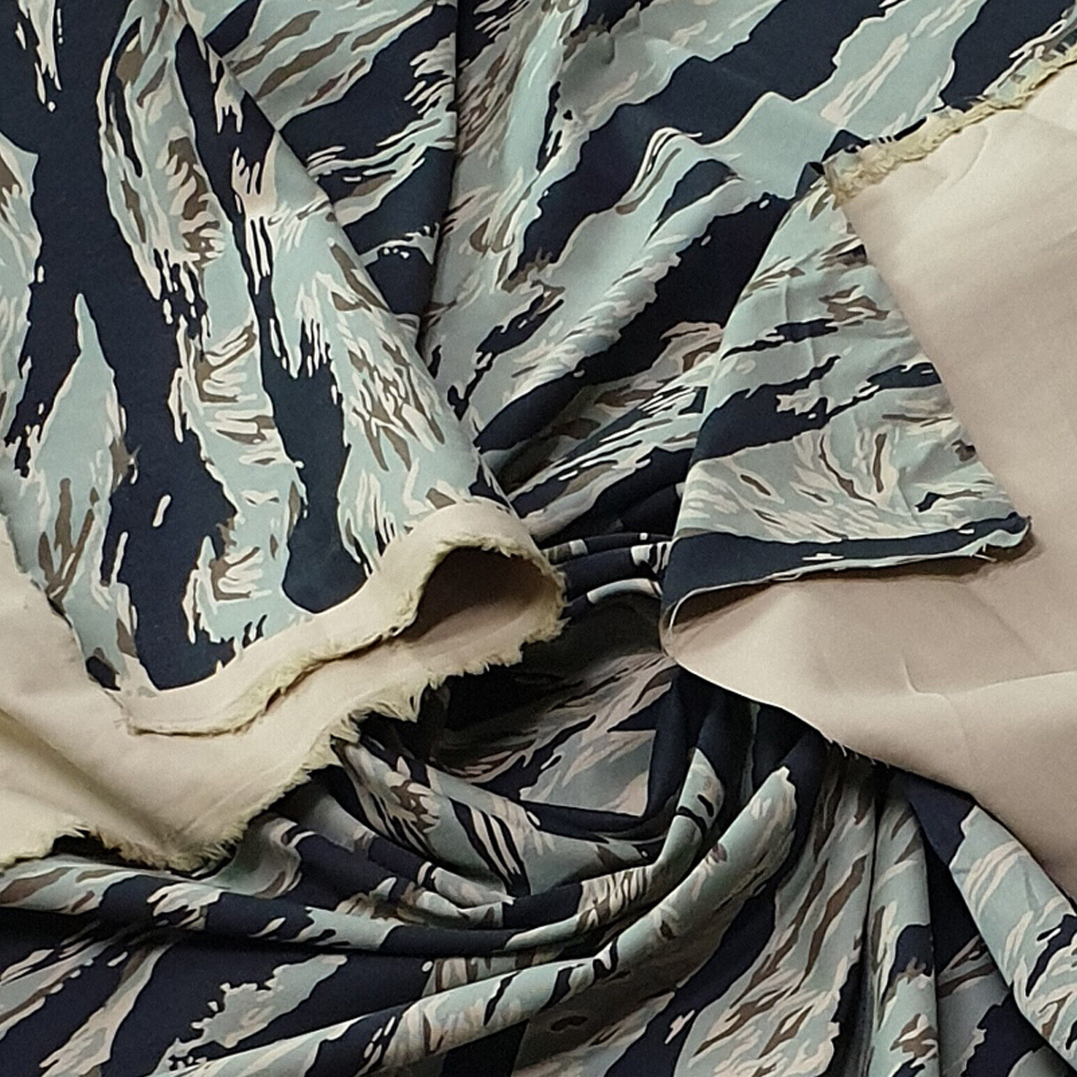 Yilong Fabric Factory Twill Style TC Polyester Cotton Water ABU Tiger Stripe Camouflage Fabric For Milispec Uniform