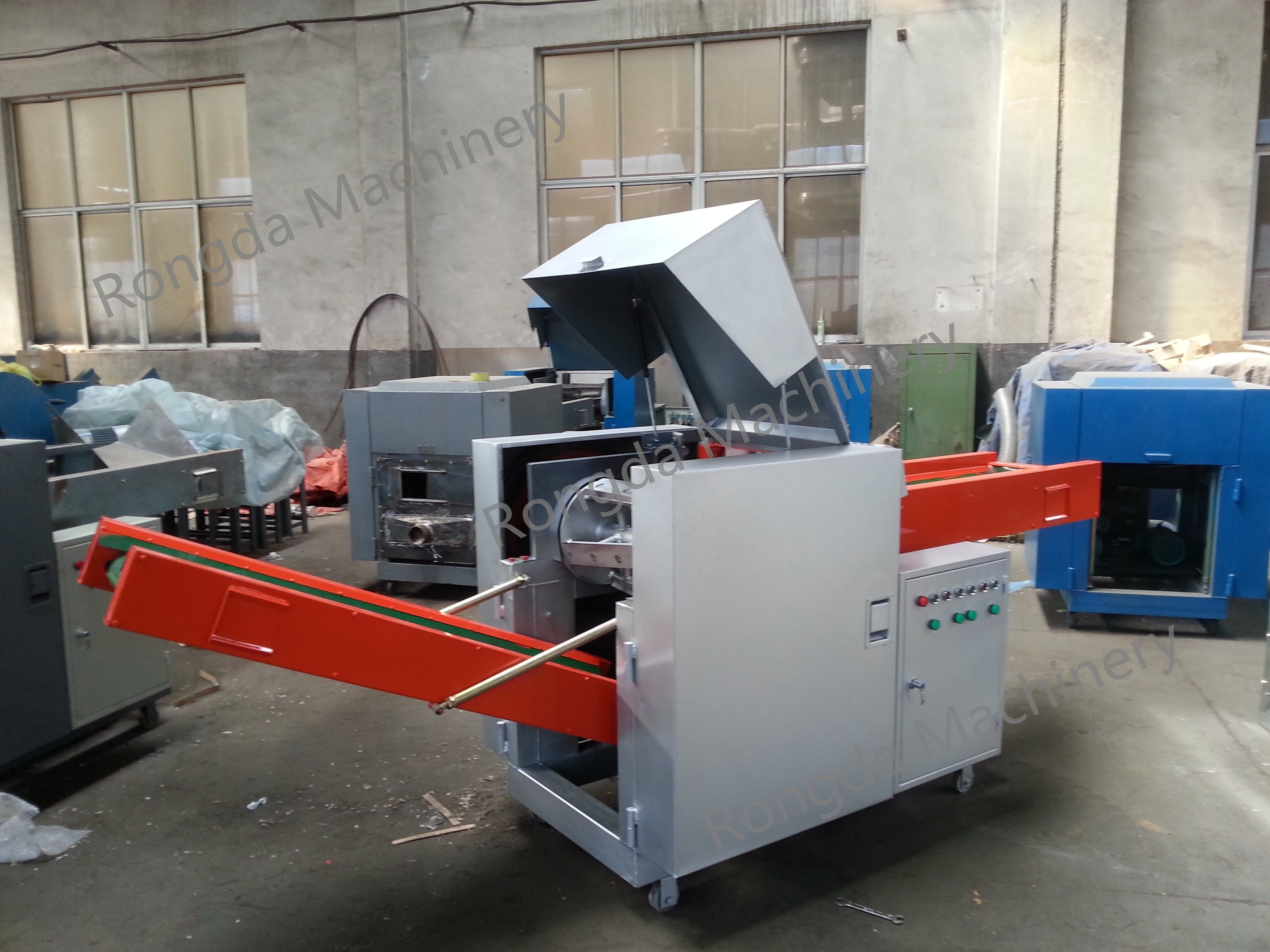 Cutting machine for cutting cotton / textile / jute / waste clothes