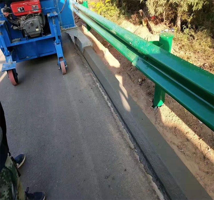 Road Construction Concrete Curb Kerb and Gutter Machine / Road Curb Making Machine