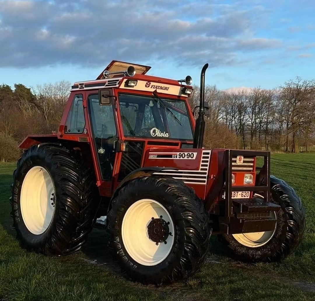 Tractor popular agricultural products 180 -90modern equipment machinery cheap 4*4 specifications