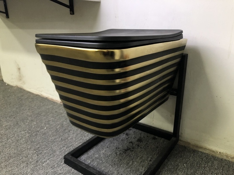 2022 new arrival toilets and sink ceramic black and gold wall hung toilet bathroom  gold toilet bowl rose gold