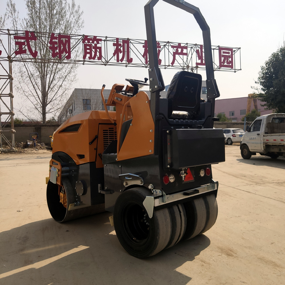 Manufacturer 2ton 2.5ton Asphalt Vibratory Drum Road Roller Compactor Rear Rubber Tire Road Roller