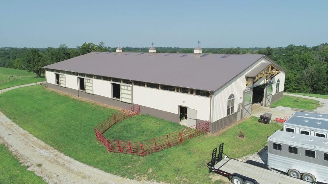 Prefabricated  Modern Design Long Life Easy Assembly Steel Structure Horse Barn with Indoor Riding Arena