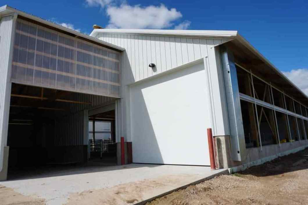 Economical Prefabricated Steel Structure Farm Modern Design Metal Building Structure Cattle Barn Cow Shed House for Sale