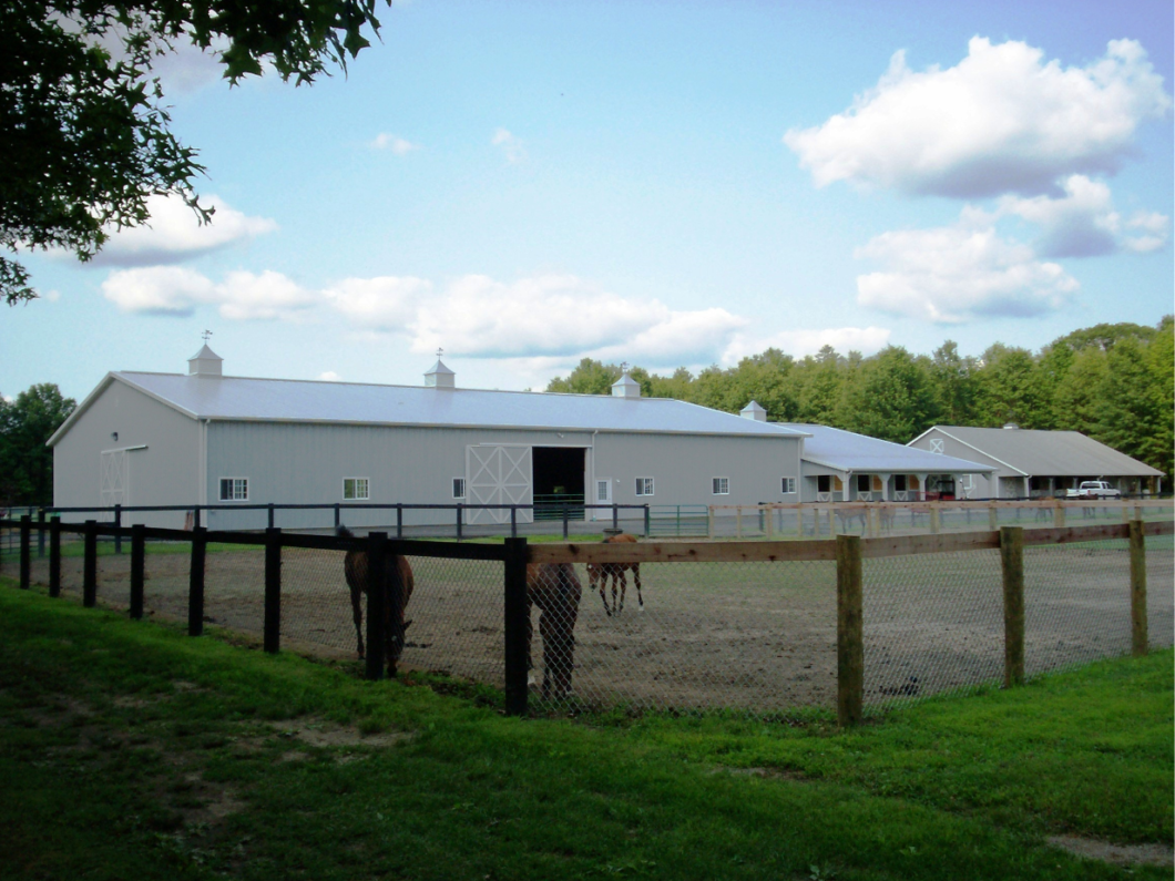 Prefabricated  Modern Design Long Life Easy Assembly Steel Structure Horse Barn with Indoor Riding Arena