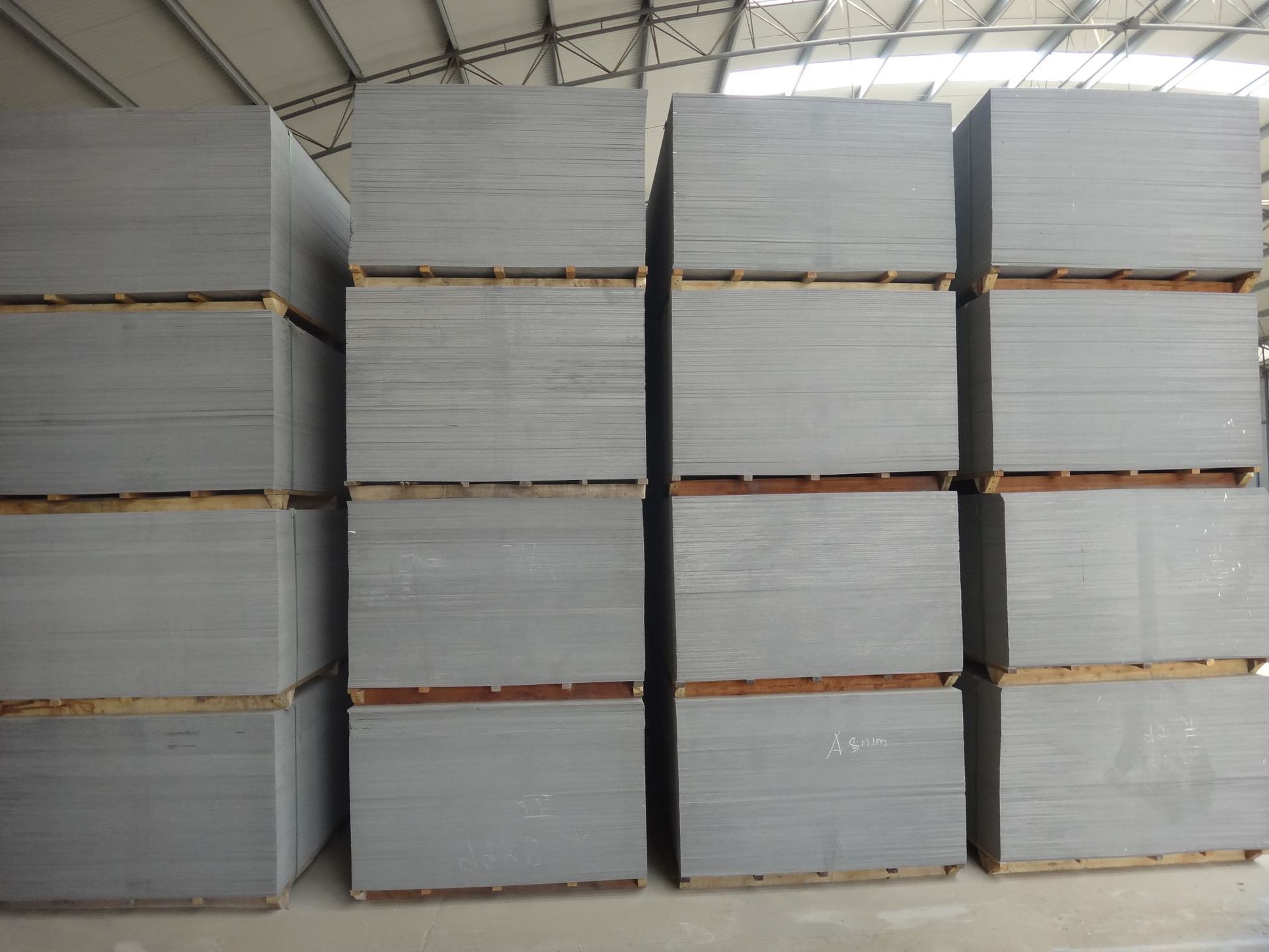 4X8ft Asbestos Free Fiber Cement Board for Exterior Decoration in Modern Architectural Style