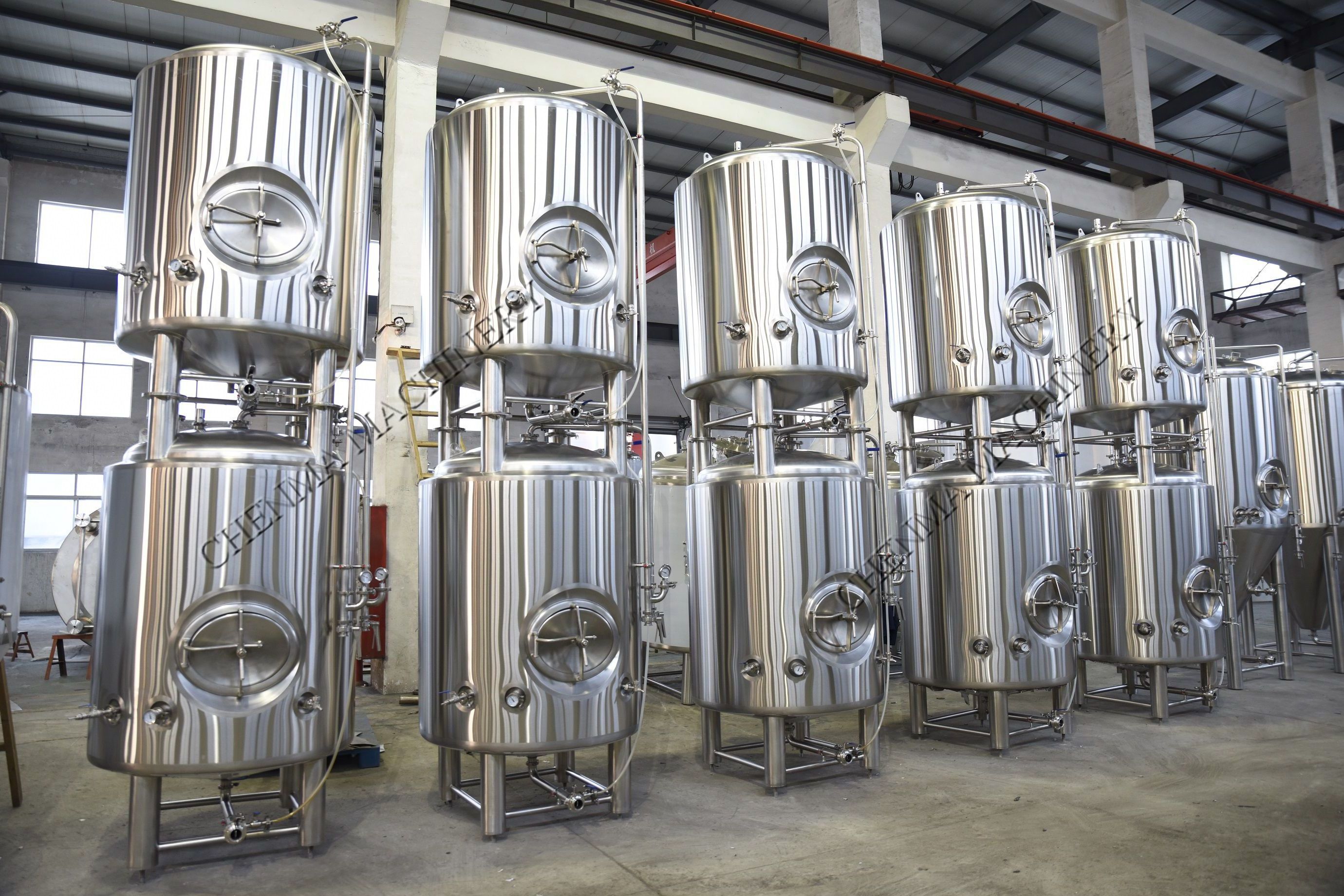 Craft Beer Brewing Equipment Stainless Steel Conical Fermenters Horizontal Serving Tanks Industrial Fermentation Brewhouse Beer